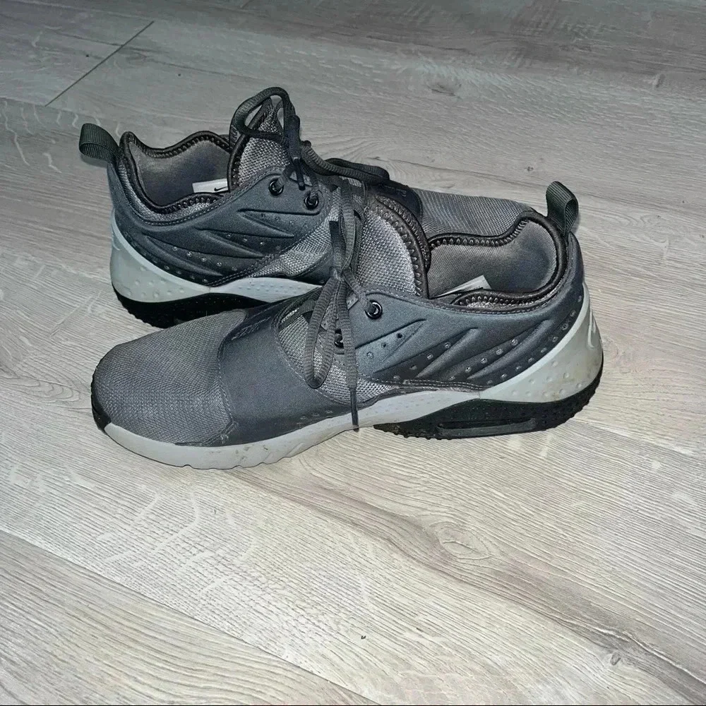 Nike preowned gray